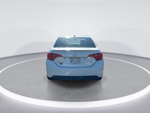 Used 2017 Toyota Corolla SE w/ SE Premium Package FWD image 8
