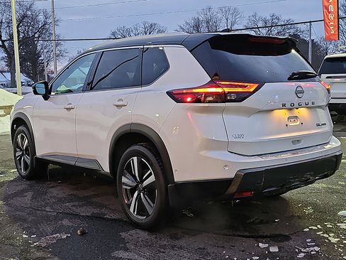 Used 2025 Nissan Rogue SL image 4