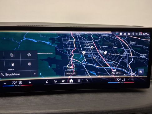 New 2026 BMW 330i Sedan w/ M Sport Package image 23