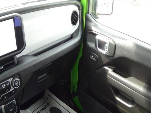 Certified 2025 Jeep Wrangler Sport image 21