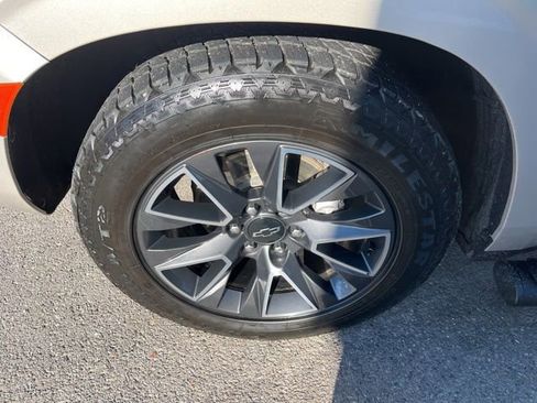 Used 2021 Chevrolet Tahoe Z71 w/ Z71 Off-Road Package AWD/4WD image 20