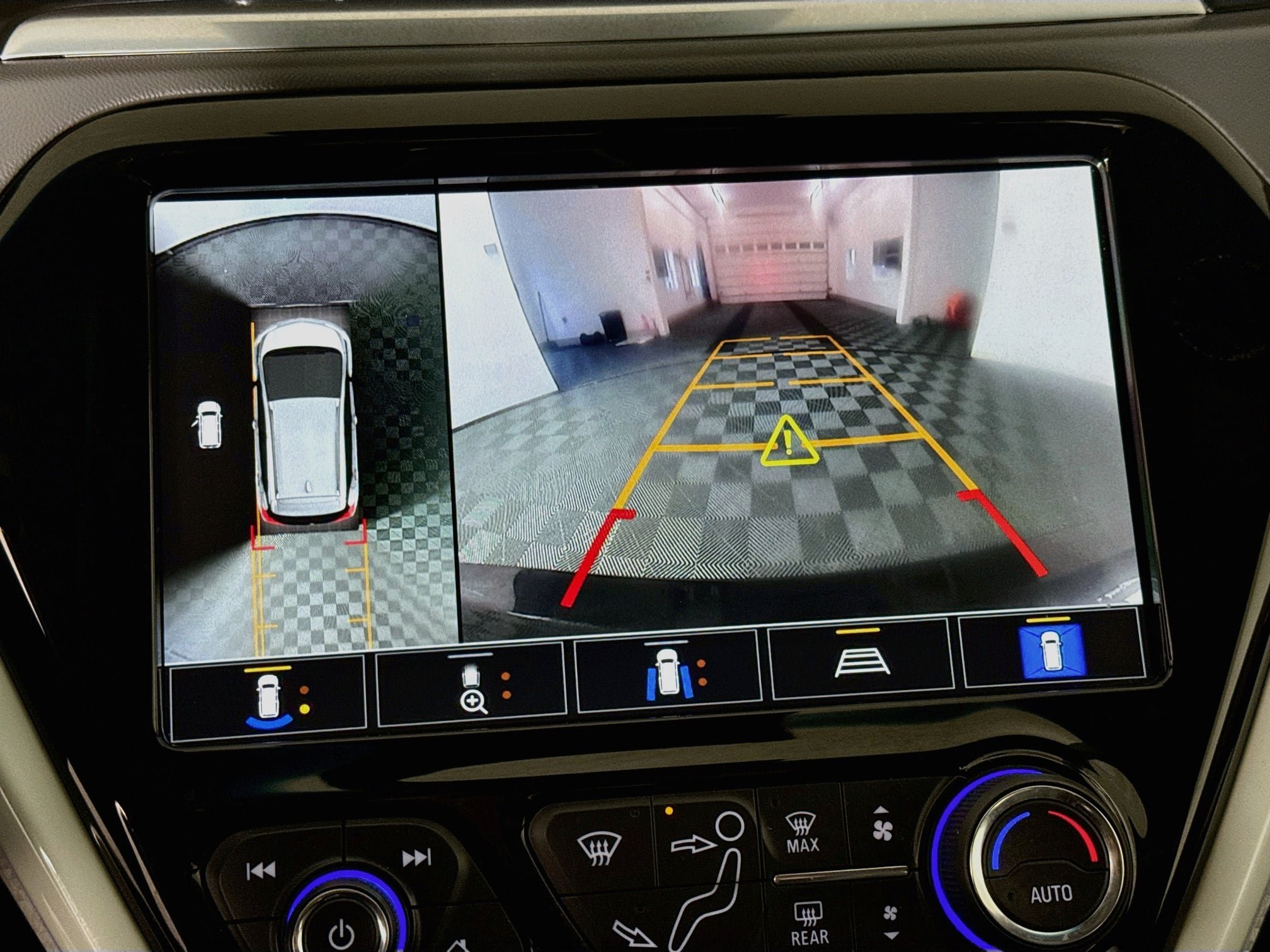 Used 2021 Chevrolet Bolt Premier w/ Infotainment Package FWD image 27