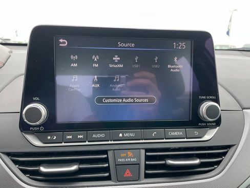 Used 2024 Nissan Altima 2.5 SR FWD image 12