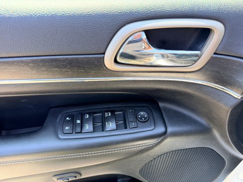 Used 2017 Jeep Grand Cherokee Limited AWD/4WD image 18