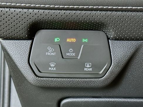 Used 2025 Volkswagen Atlas SE AWD/4WD image 17