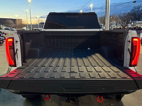 Used 2024 GMC Sierra 2500 AT4X image 11