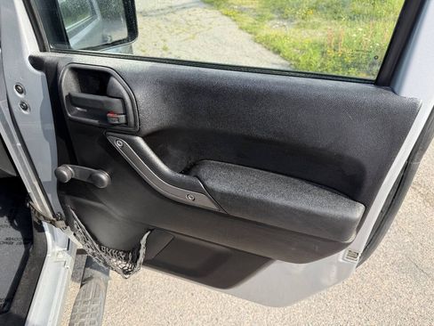 Used 2012 Jeep Wrangler Sport AWD/4WD image 14