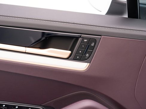 New 2025 Porsche Cayenne E-Hybrid image 23