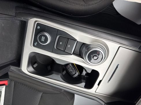 Used 2023 Ford Explorer XLT image 19