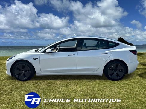 Used 2023 Tesla Model 3 Standard Range image 3