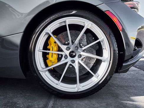 Used 2026 McLaren 750S Spider RWD image 28