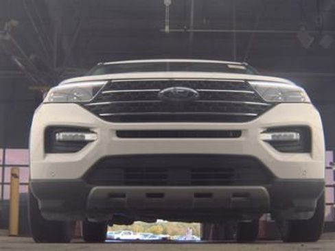 Used 2024 Ford Explorer XLT w/ Equipment Group 202A AWD/4WD image 3