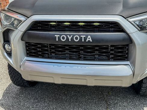 Used 2018 Toyota 4Runner TRD Off-Road Premium AWD/4WD image 12