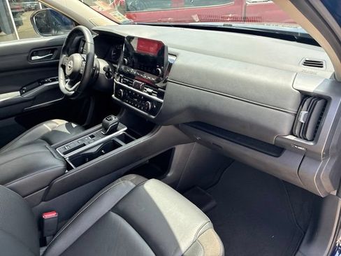 Used 2024 Nissan Pathfinder SL w/ SL Premium Package FWD image 12