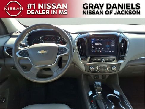 Used 2021 Chevrolet Traverse Premier FWD image 10
