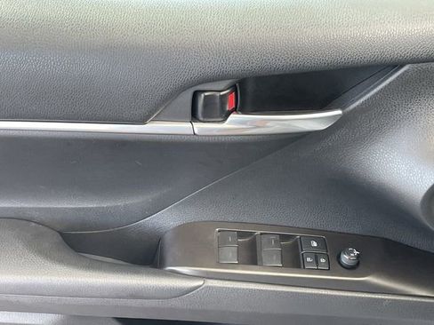 Certified 2022 Toyota Camry SE image 16