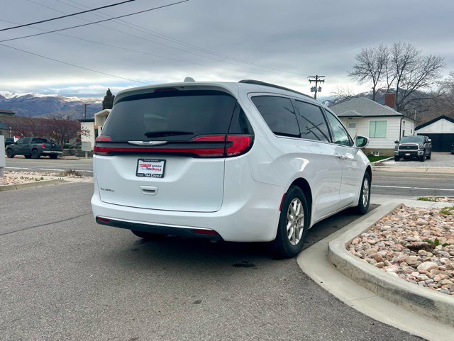 Used 2022 Chrysler Pacifica Touring-L FWD image 5