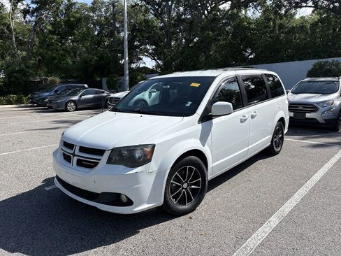 Used 2019 Dodge Grand Caravan GT image 2