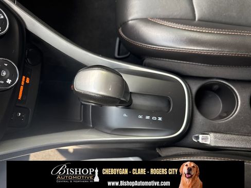 Used 2021 Chevrolet Trax LT w/ Premium Seat Package FWD image 22