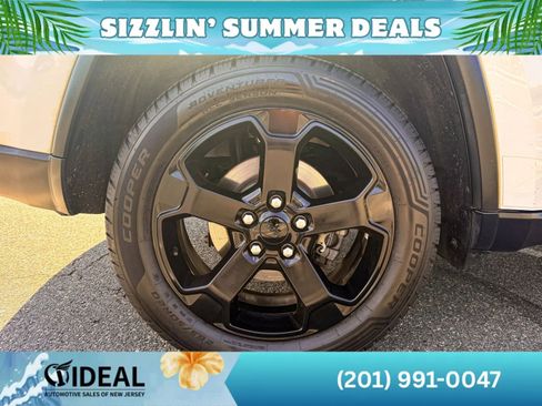 Used 2019 Jeep Grand Cherokee Laredo AWD/4WD image 45