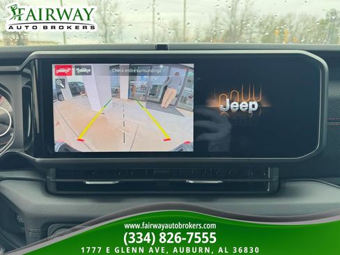 Used 2025 Jeep Gladiator Rubicon w/ Convenience Group AWD/4WD image 28