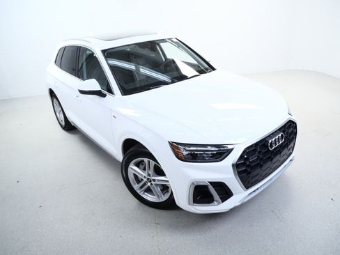Used 2023 Audi Q5 e Premium w/ Convenience Package AWD/4WD image 4