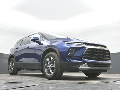 Used 2023 Chevrolet Blazer LT FWD image 40