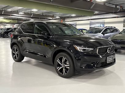 Used 2025 Volvo XC40 B5 Core