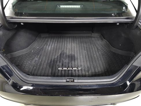 Used 2020 Toyota Camry SE FWD image 7