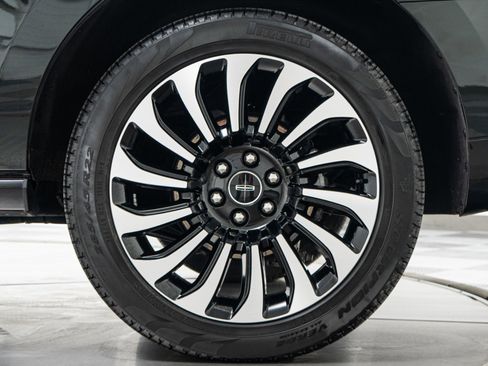Used 2022 Lincoln Navigator Black Label image 11
