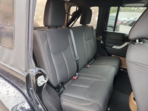 Used 2017 Jeep Wrangler Unlimited Sahara w/ Connectivity Group image 35