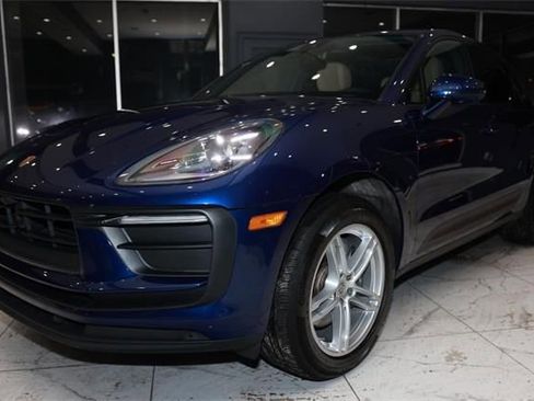 Used 2023 Porsche Macan w/ Premium Package Plus image 4