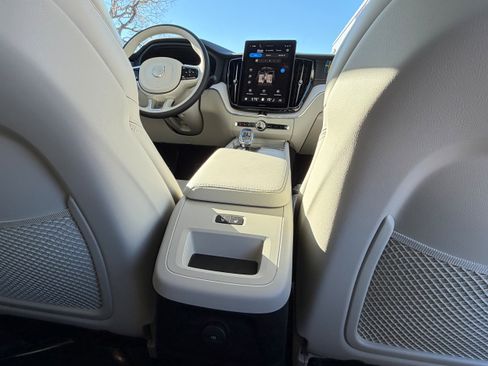 New 2026 Volvo XC60 T8 Ultra w/ Protection Package Premier image 11