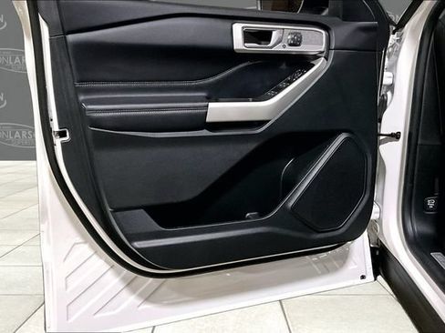 Used 2022 Ford Explorer Limited w/ Equipment Group 301A AWD/4WD image 11