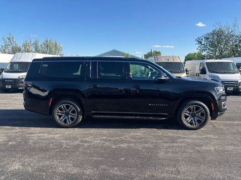Used 2024 Jeep Wagoneer L 4WD w/ Premium Group I image 7