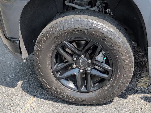 Used 2021 Chevrolet Silverado 1500 Custom Trail Boss w/ LPO, Dark Essentials Package AWD/4WD image 12