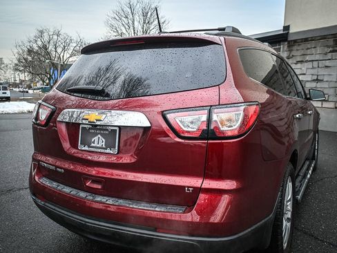 Used 2017 Chevrolet Traverse LT w/ Style and Technology Package image 5