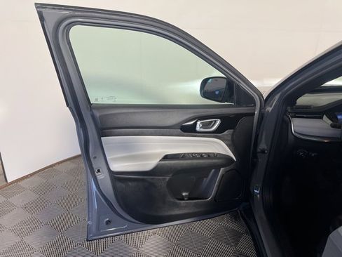 Certified 2023 Jeep Compass Limited image 14