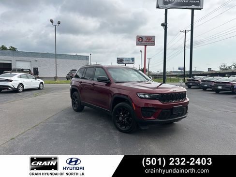 Used 2024 Jeep Grand Cherokee Altitude AWD/4WD image 1