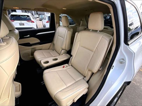 Used 2015 Toyota Highlander XLE image 18