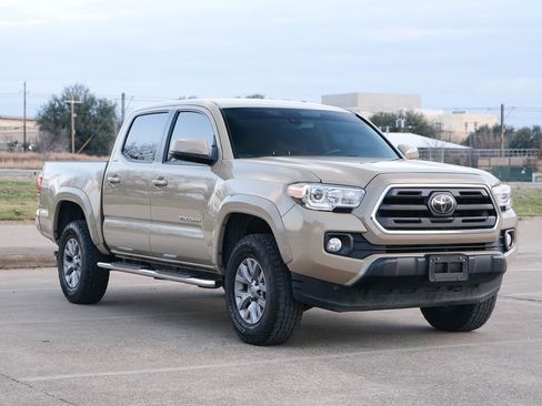 Used 2019 Toyota Tacoma SR5 image 5