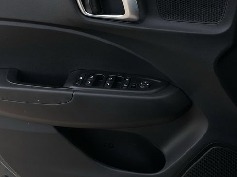 Used 2025 Hyundai Venue SEL image 20