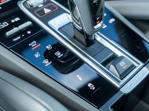 Certified 2023 Porsche Cayenne Coupe image 23