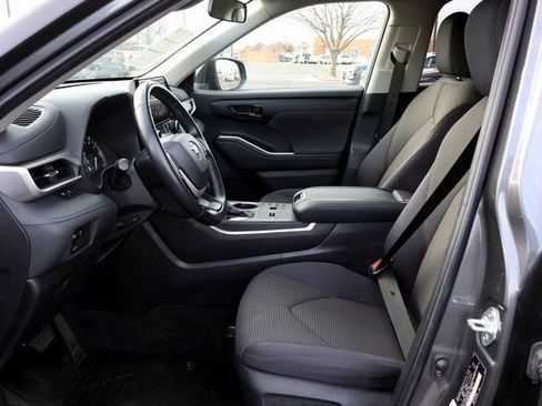 Used 2024 Toyota Highlander LE image 28