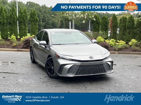 Used 2025 Toyota Camry SE FWD image 1