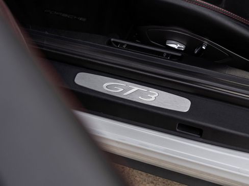 Certified 2018 Porsche 911 GT3 image 28