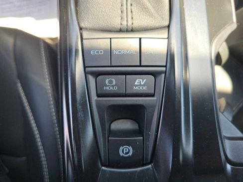 Certified 2025 Toyota Camry SE FWD image 33