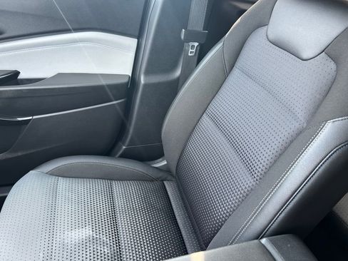 Used 2025 Chevrolet Trax LT image 26