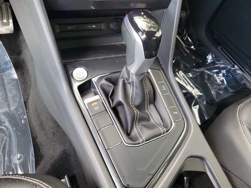 Used 2023 Volkswagen Tiguan SE R-Line FWD image 33