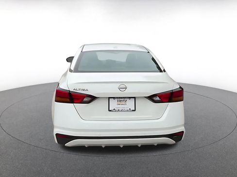 Used 2025 Nissan Altima 2.5 SV FWD image 12